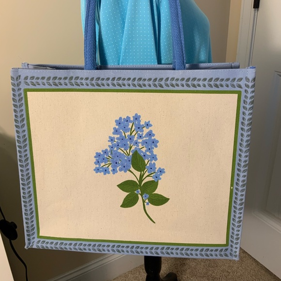 Cherrywood Lane Floral Canvas Tote Bag - Blue and Cream NWT - Picture 2 of 8